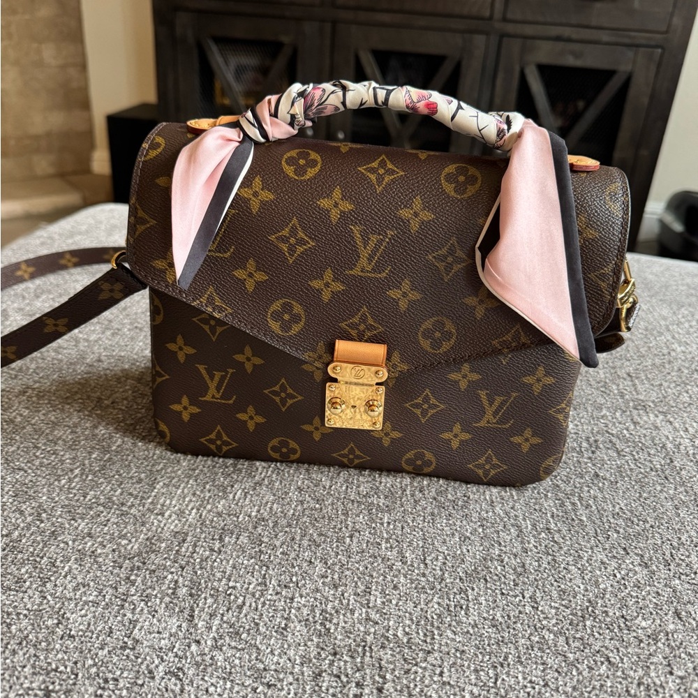 Louis Vuitton Pochette Métis Monogram